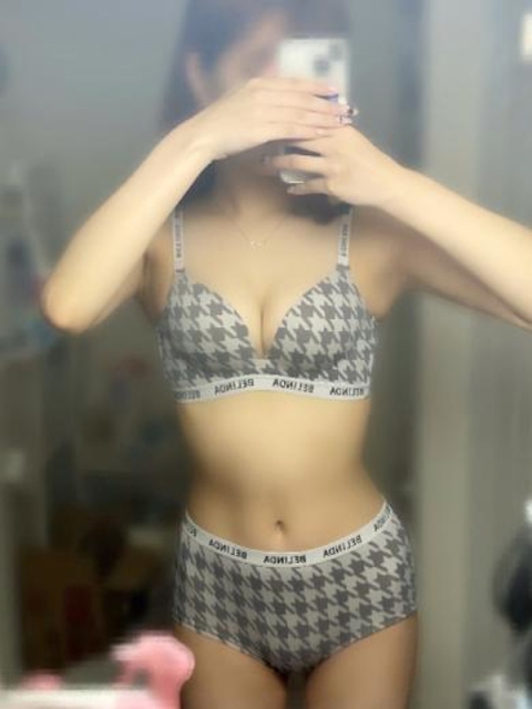 コハネ【ピン立ち乳首がエロい！】4